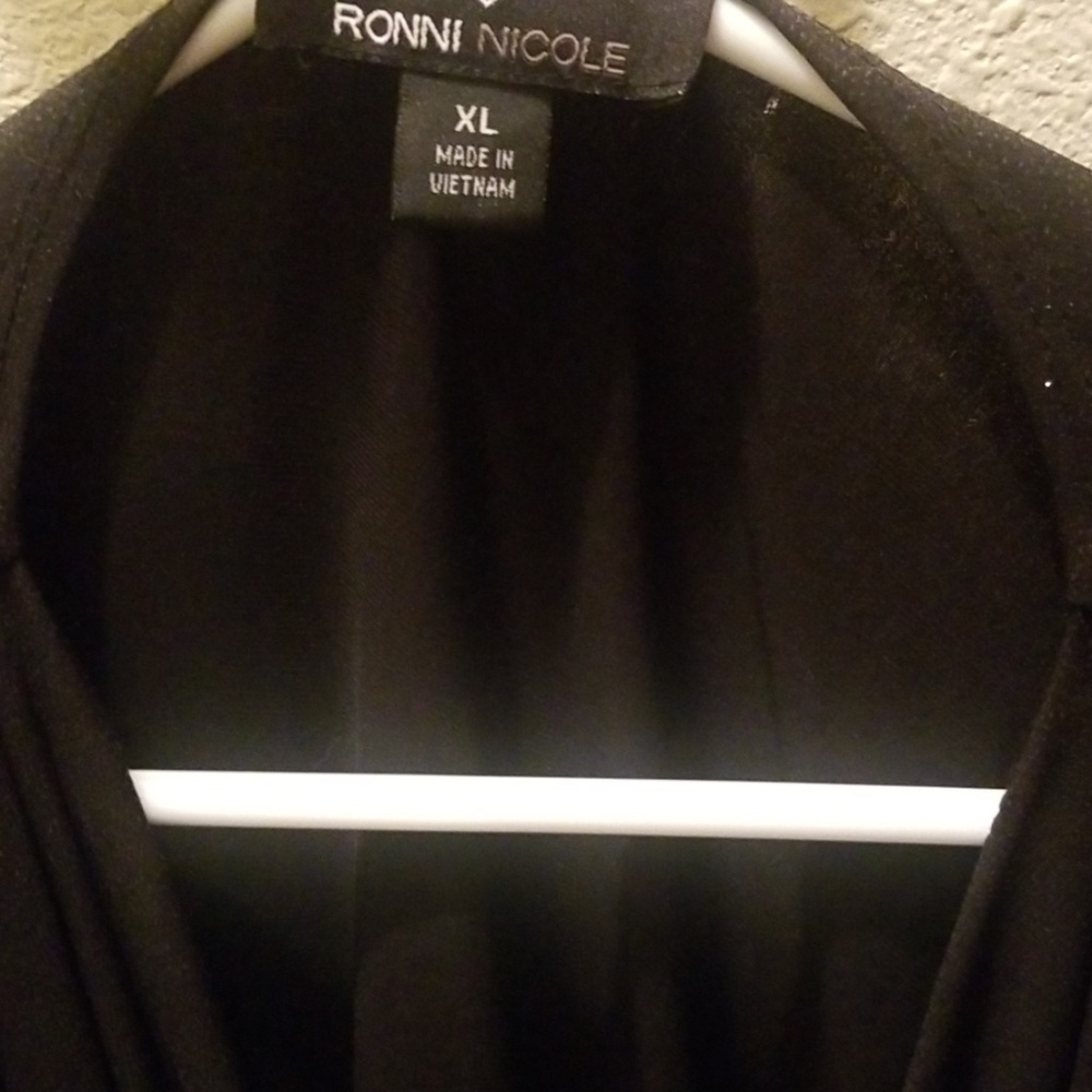 Blouse - Picture 2 of 3
